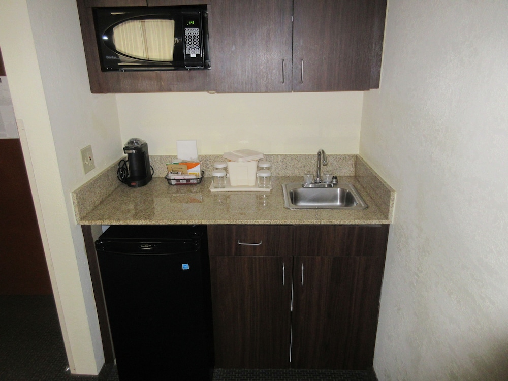 Private kitchen, Comfort Suites Weston - Sawgrass Mills South