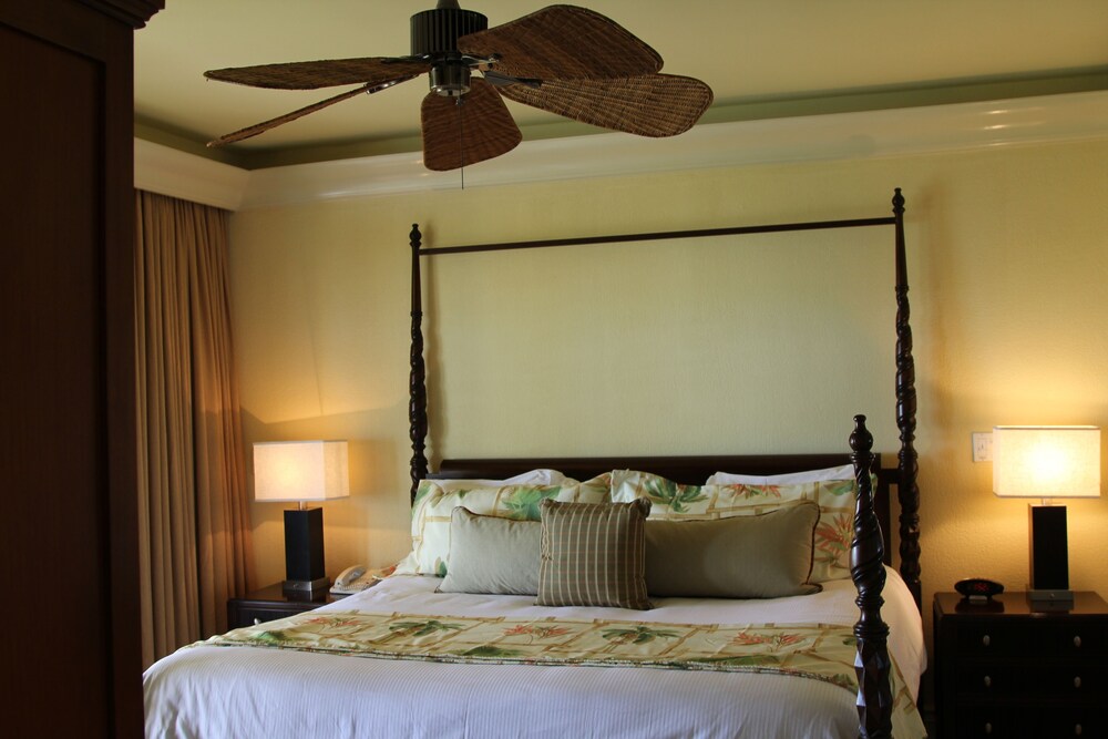 Old Bahama Bay Resort Yacht Harbour 2019 Room S 210 Deals Reception Guestroom