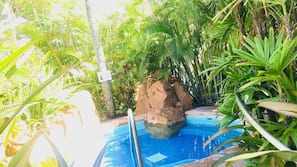 Bañera de hidromasaje al aire libre