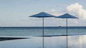 2 outdoor pools