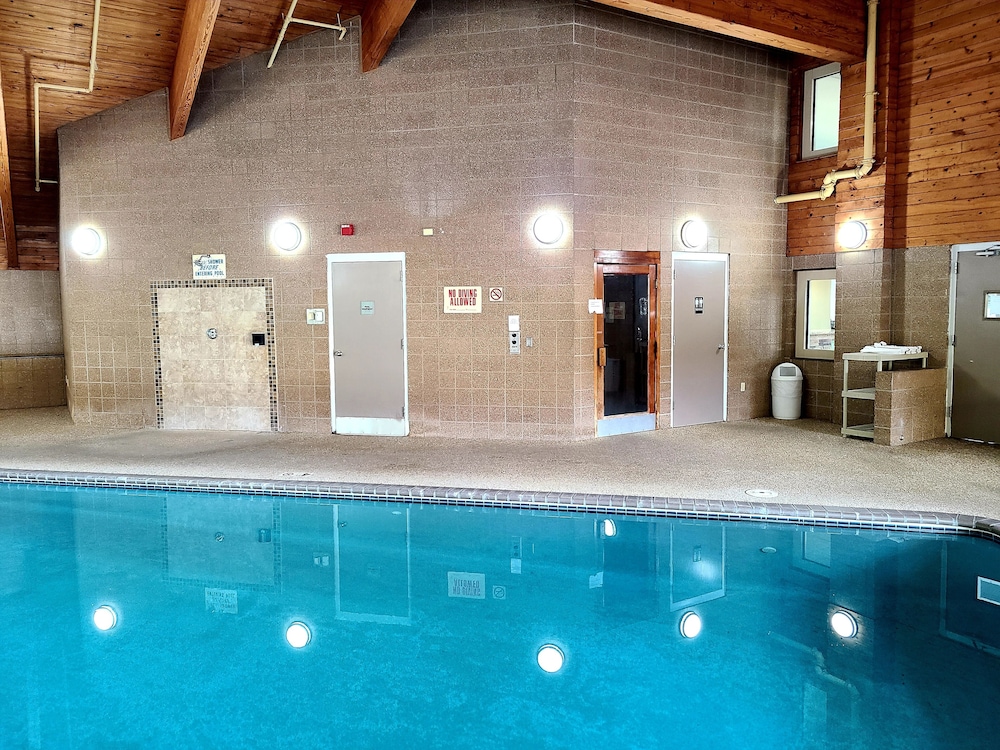 Pool, AmericInn by Wyndham Inver Grove Heights Minneapolis