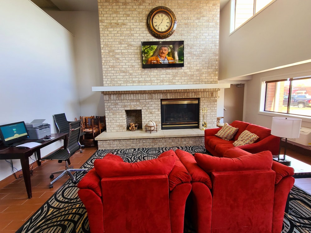 Lobby sitting area, AmericInn by Wyndham Inver Grove Heights Minneapolis