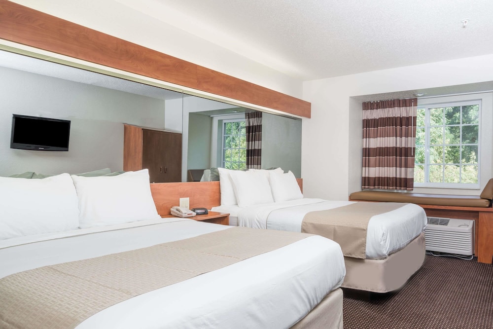 Microtel Inn & Suites by Wyndham Rice Lake