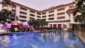 Outdoor pool, sun loungers