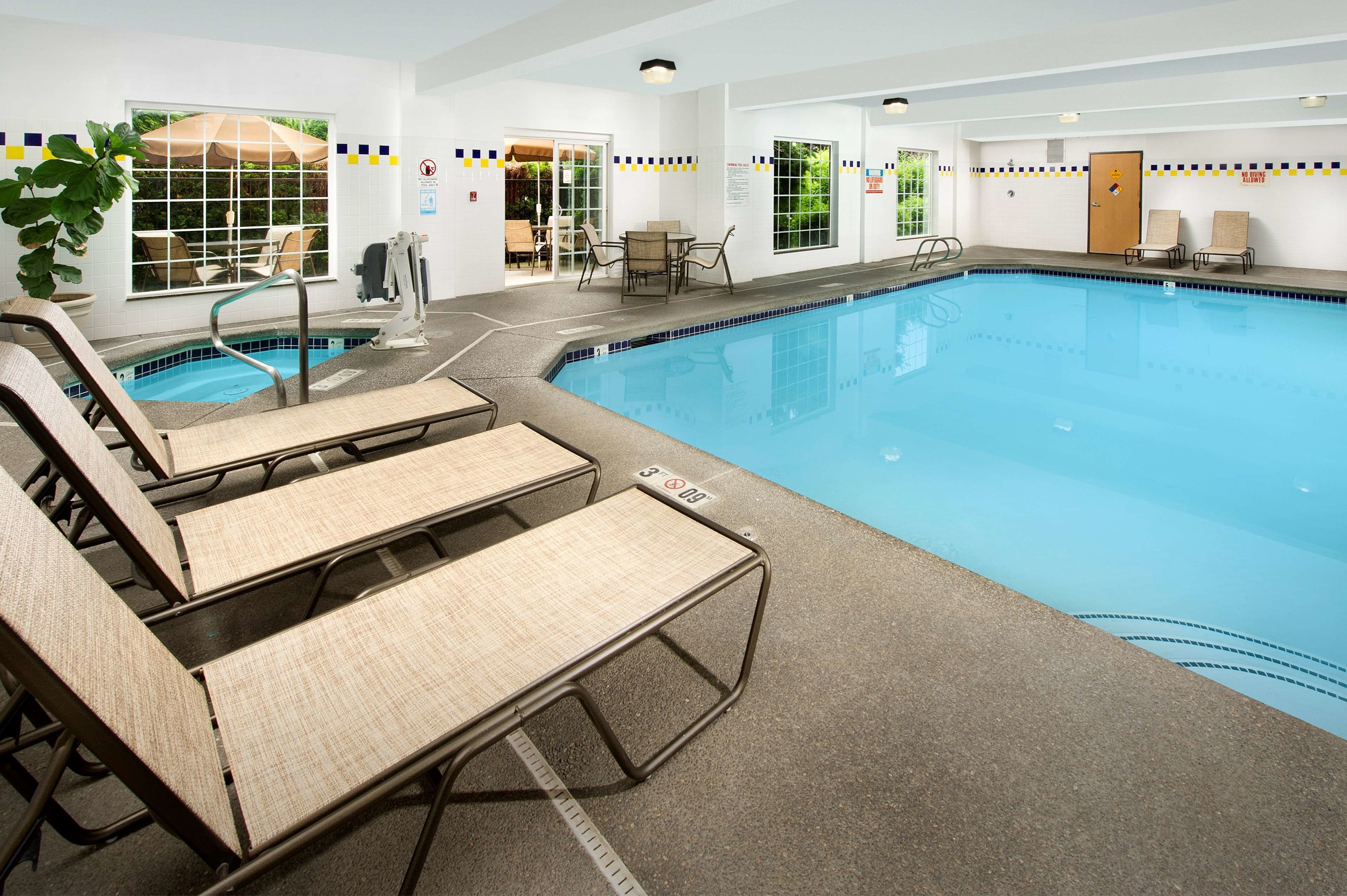 vancouver hotel suites mall western dr plus indoor pool