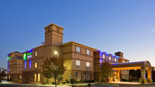 Holiday Inn Express & Suites Absecon-Atlantic City in Atlantic City, NJ