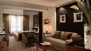 Minibar, in-room safe, desk, iron/ironing board