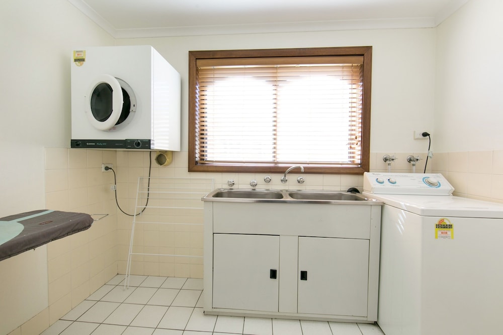 Laundry room, Quality Resort Siesta