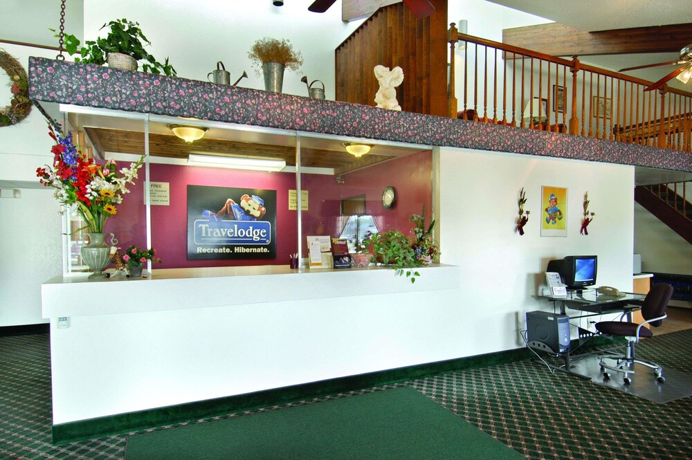 Lobby, Travelodge by Wyndham Valleyfair Shakopee