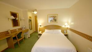 1 bedroom, desk, blackout curtains, free cots/infant beds