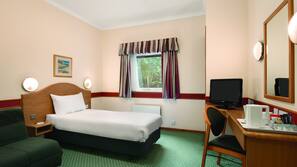 1 bedroom, desk, blackout curtains, free cots/infant beds