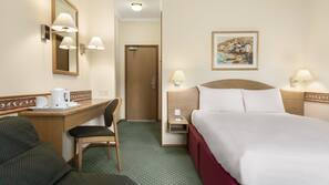 1 bedroom, desk, blackout curtains, free cots/infant beds