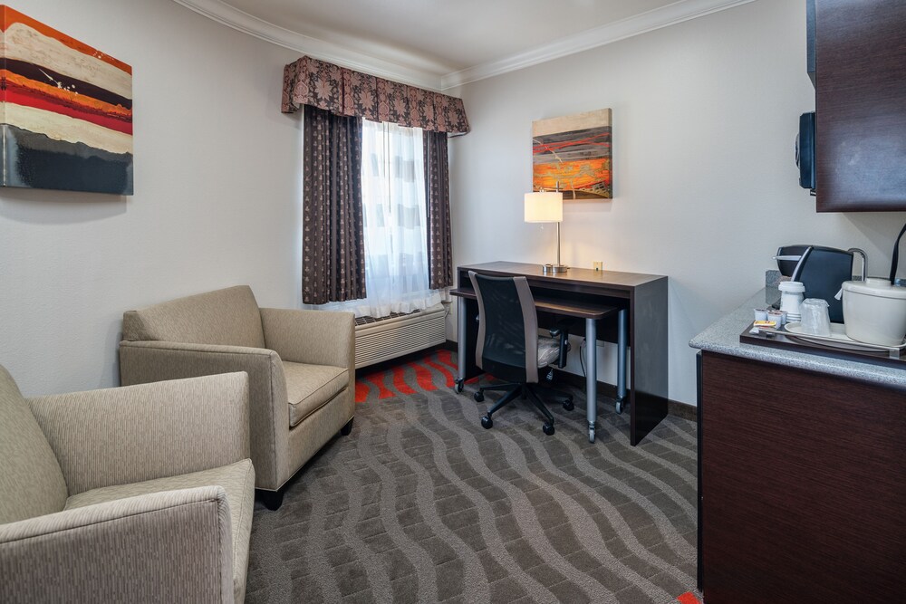 Room, Holiday Inn Express & Suites Santa Clara, an IHG Hotel