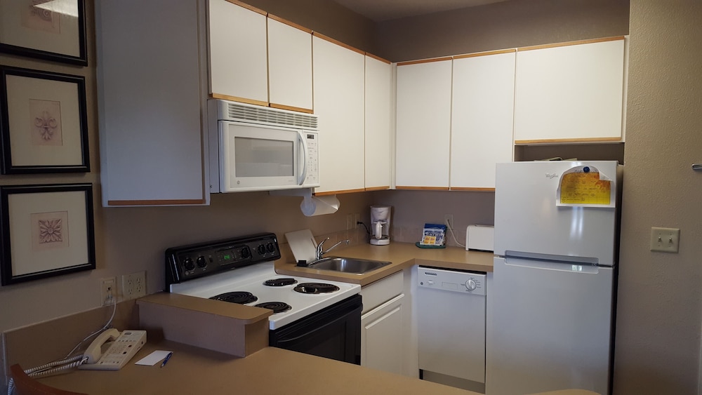 Private kitchenette, Baymont by Wyndham Wichita East