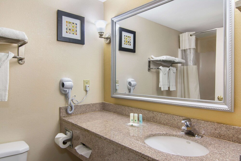 Quality Inn Union City - Atlanta South