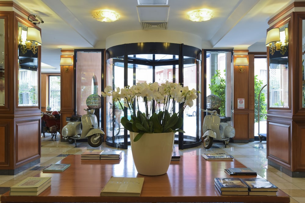 Interior entrance, Grand Hotel Tiberio