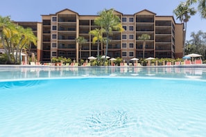 7 outdoor pools, pool umbrellas, sun loungers