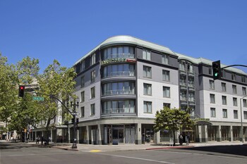 Courtyard by Marriott Oakland Downtown