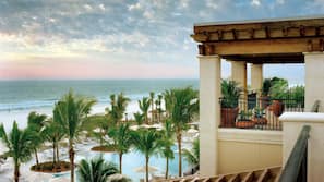 Private beach nearby, white sand, free beach shuttle, beach cabanas