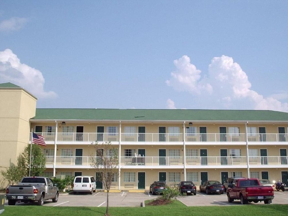 Exterior, InTown Suites Extended Stay Hattiesburg