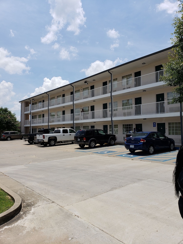 Front of property, InTown Suites Extended Stay Hattiesburg