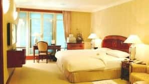 Down duvet, minibar, in-room safe, desk