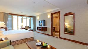 Down duvet, minibar, in-room safe, desk