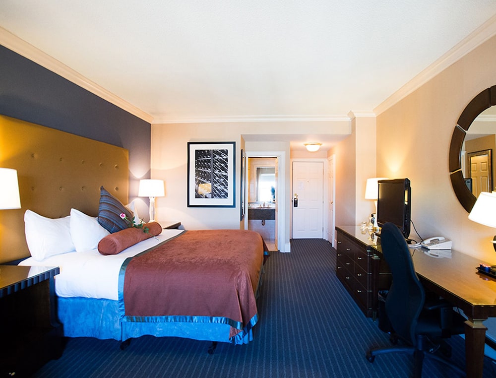 Queen's Landing: 2019 Pictures, Reviews, Prices & Deals | Expedia.ca