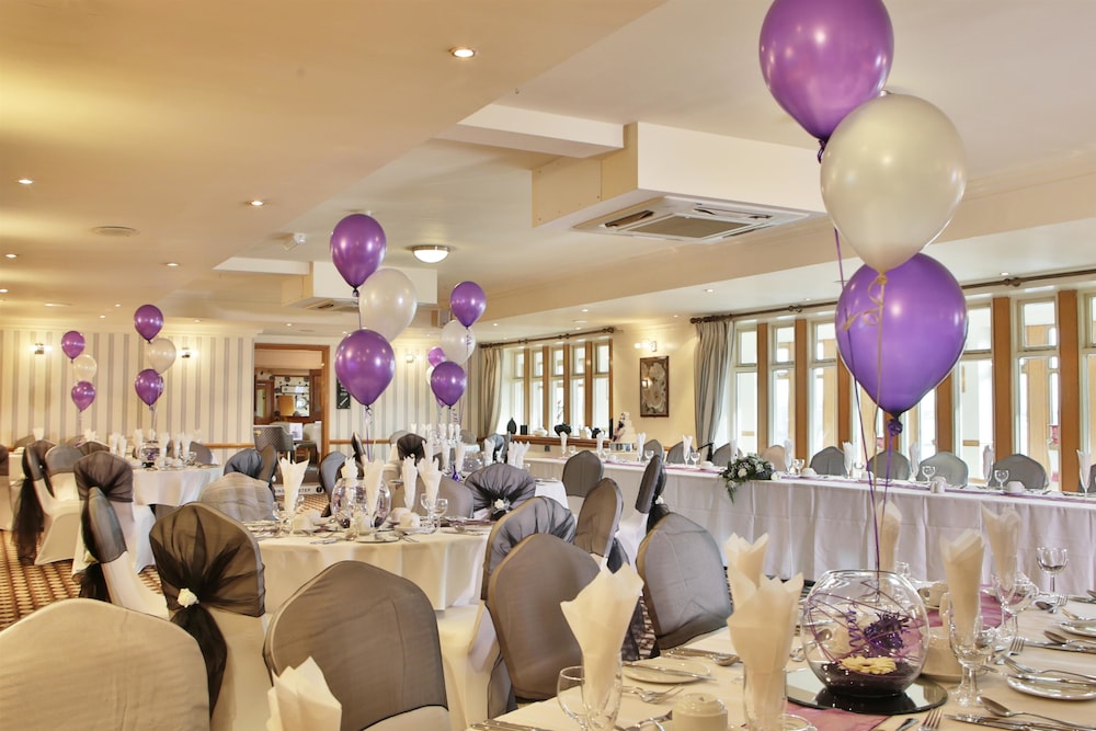 Indoor wedding, Best Western Bradford Guide Post Hotel