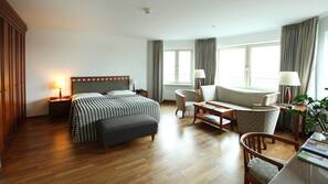 1 Schlafzimmer, Daunenbettdecken, Betten mit Memory-Foam-Matratzen