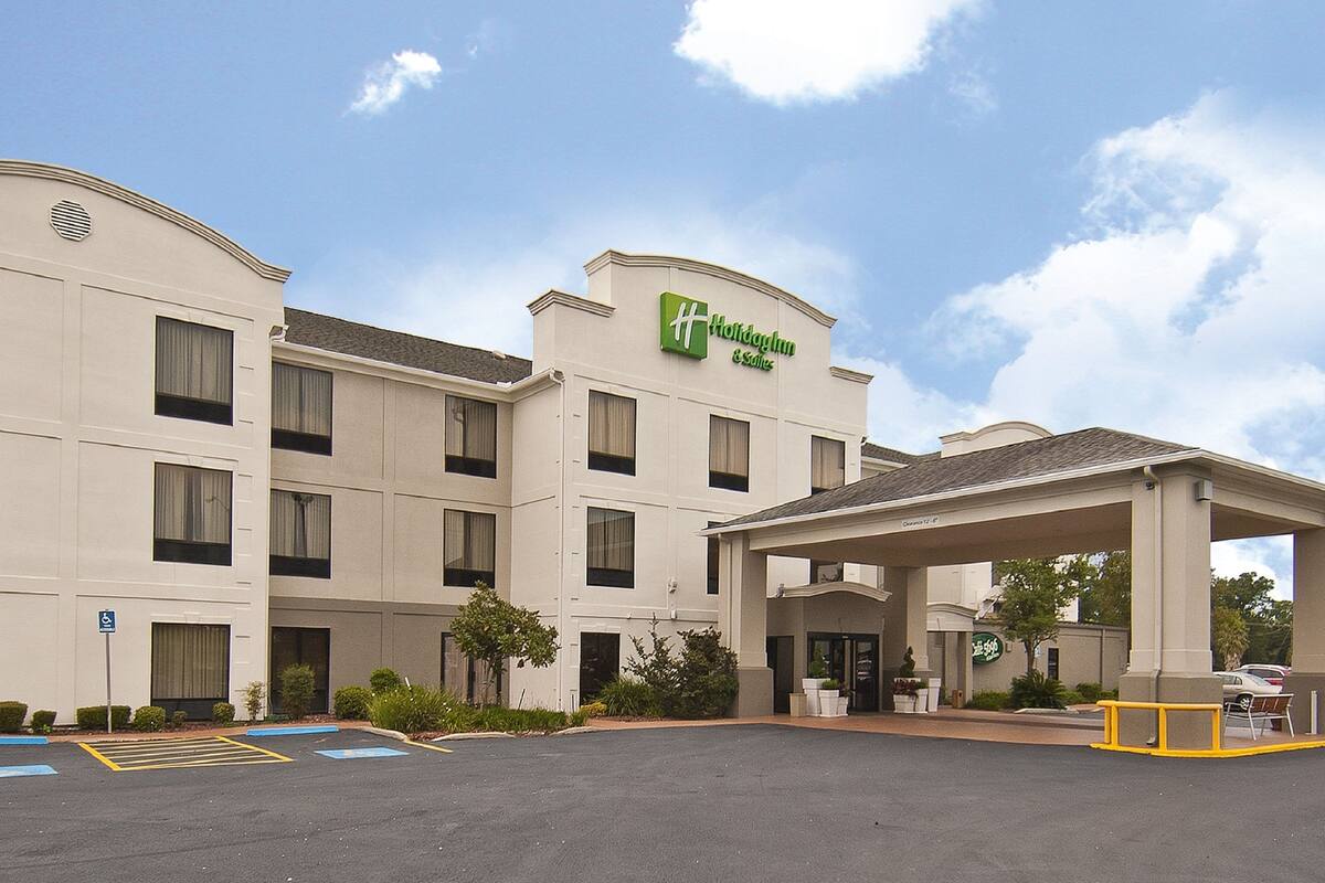 Holiday Inn Hotel Suites Opelousas In Lafayette La Expedia
