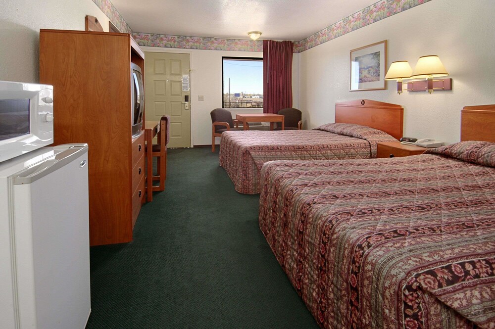 Days Inn By Wyndham Woodward Ok 2018 Room Prices 42 Deals Exterior Lobby Guestroom Pool