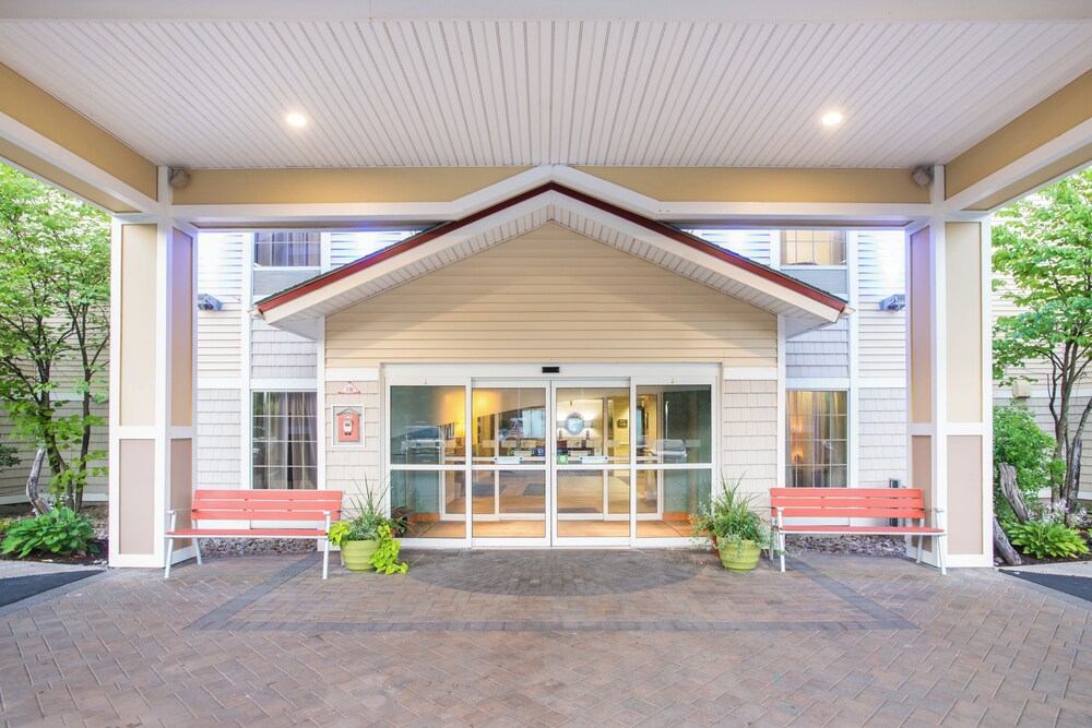 Holiday Inn Express Hotel & Suites Brattleboro, an IHG Hotel