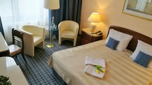 Hypo-allergenic bedding, minibar, in-room safe, desk