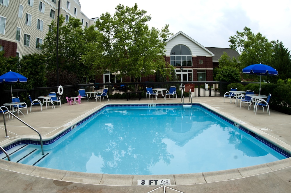 Outdoor pool, Homewood Suites by Hilton Lansdale