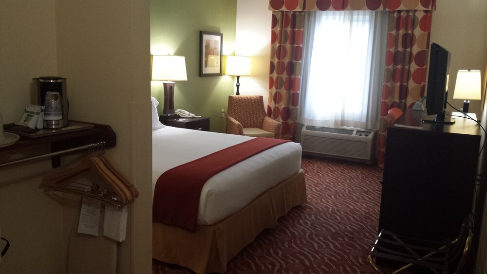 Room, Holiday Inn Express Hotel & Suites Anderson-I-85, an IHG Hotel