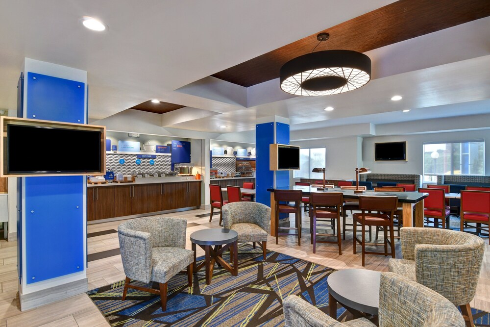 Lobby lounge, Holiday Inn Express Hotel & Suites Anderson-I-85, an IHG Hotel