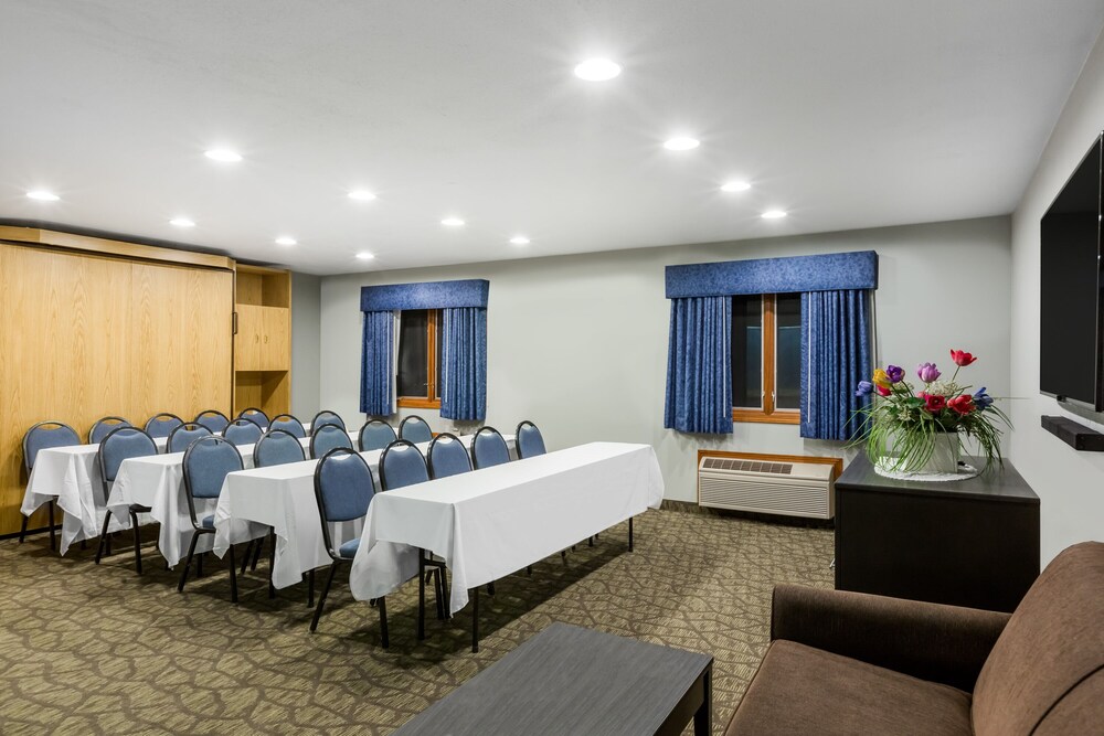 Meeting facility, Baymont by Wyndham Pella