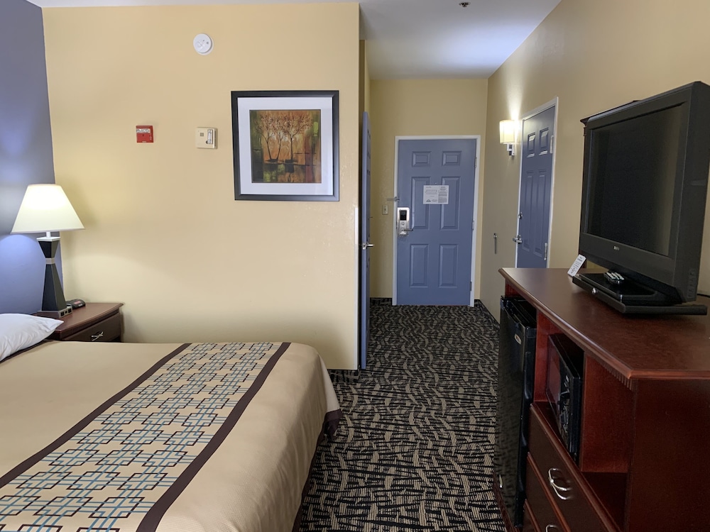 Days Inn & Suites by Wyndham Prattville-Montgomery