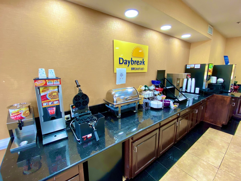 Days Inn & Suites by Wyndham Prattville-Montgomery