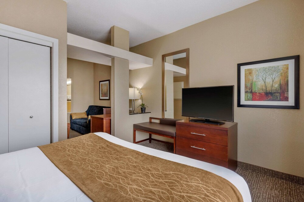 Comfort Inn & Suites