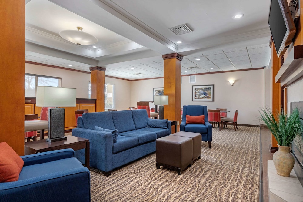 Comfort Inn & Suites