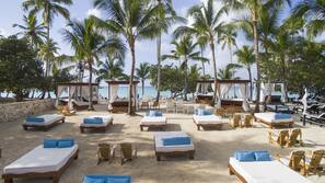 Sulla spiaggia, immersioni subacquee, snorkeling, windsurf