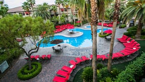 2 outdoor pools, pool umbrellas