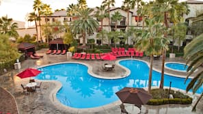 2 outdoor pools, pool umbrellas