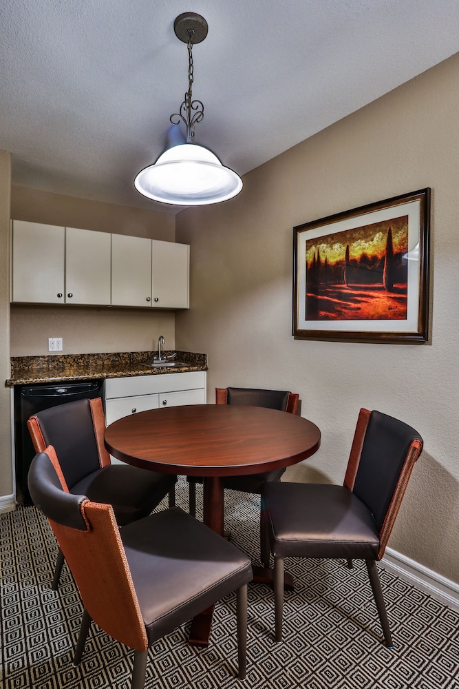 Private kitchenette, Tuscany Suites & Casino