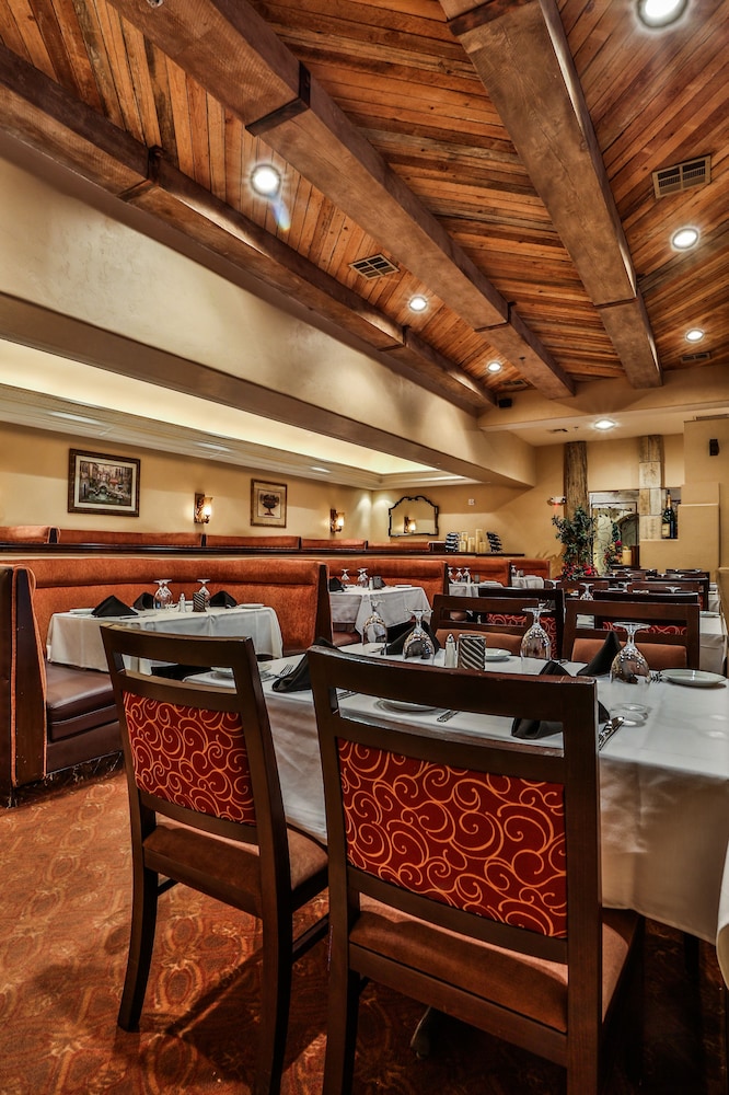 Couples dining, Tuscany Suites & Casino