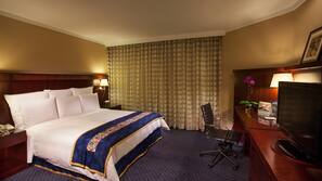 Down duvet, minibar, in-room safe, desk
