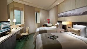 Down duvet, minibar, in-room safe, desk