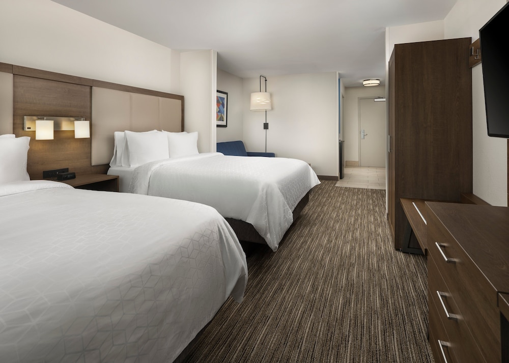 Room, Holiday Inn Express & Suites Olive Branch, an IHG Hotel